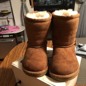 UGGS TODDLER SIZE 6 CHESTNUT BROWN